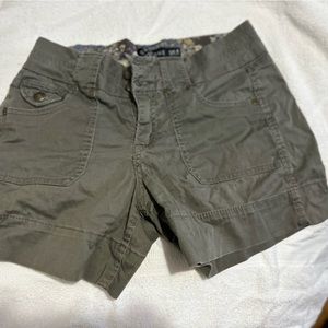 One 5 One size 4 green shorts